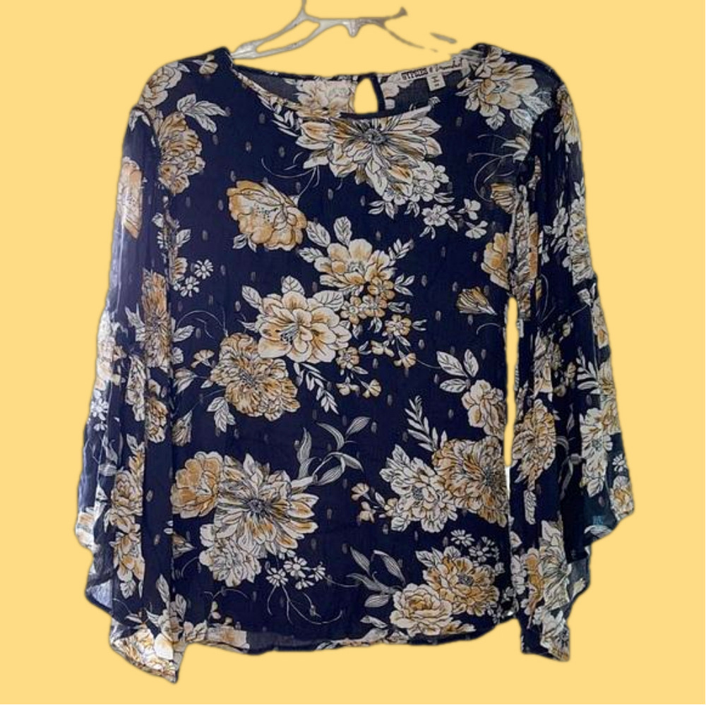Cute bell sleeve Gypsies and Moondust top XS